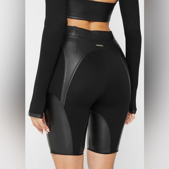 NWT MANIÈRE DE VOIR Vegan Leather Zip Off Leggings to Shorts - Picture 3 of 16